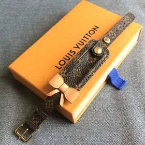‼️SOLD‼️AUTH Louis Vuitton monogram Bracelet Wish Bow ‘13 Louise hoop gold bag